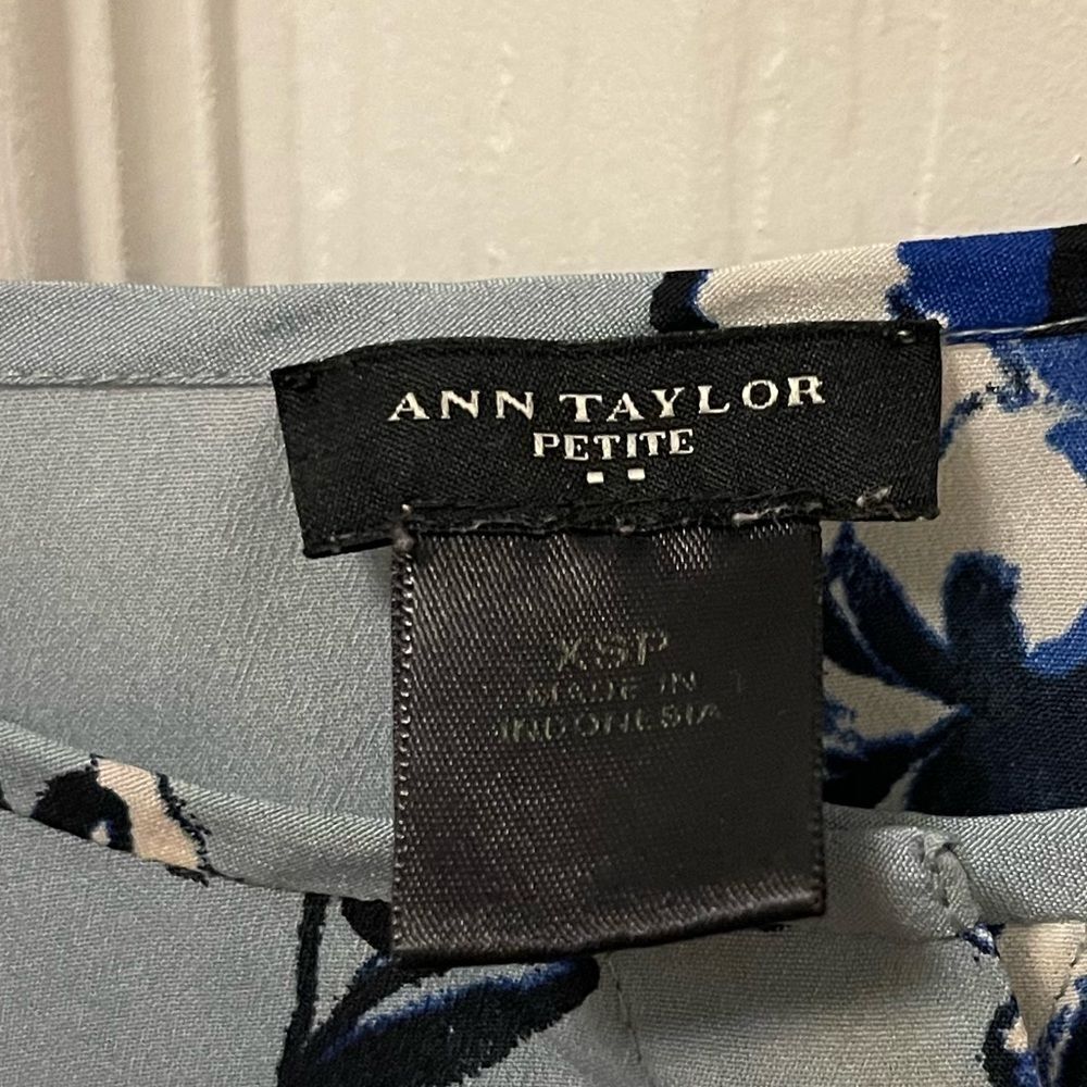 Ann Taylor Loft Floral Blouse Top - Picture 3 of 3